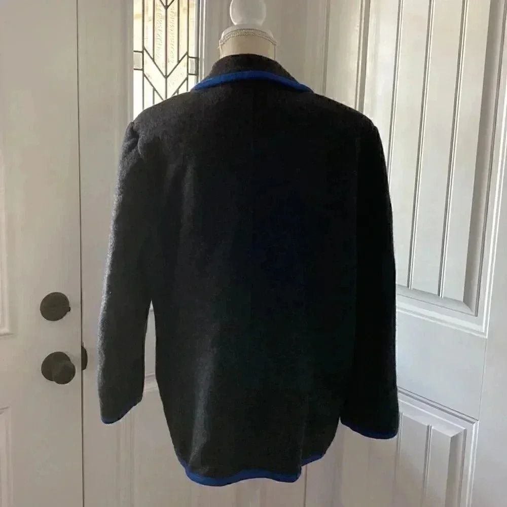 Geiger Collections Made in Austria Coat - Picture 3 of 11